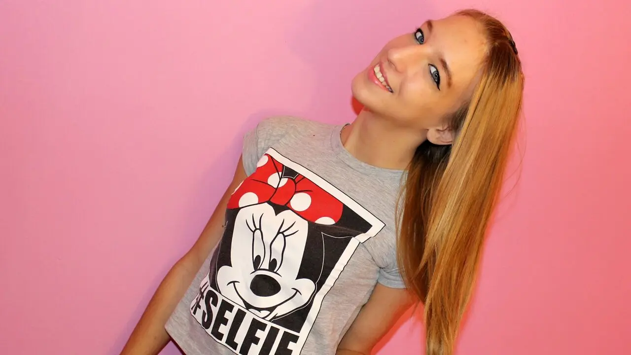 Start Anal Finger CutieMaja