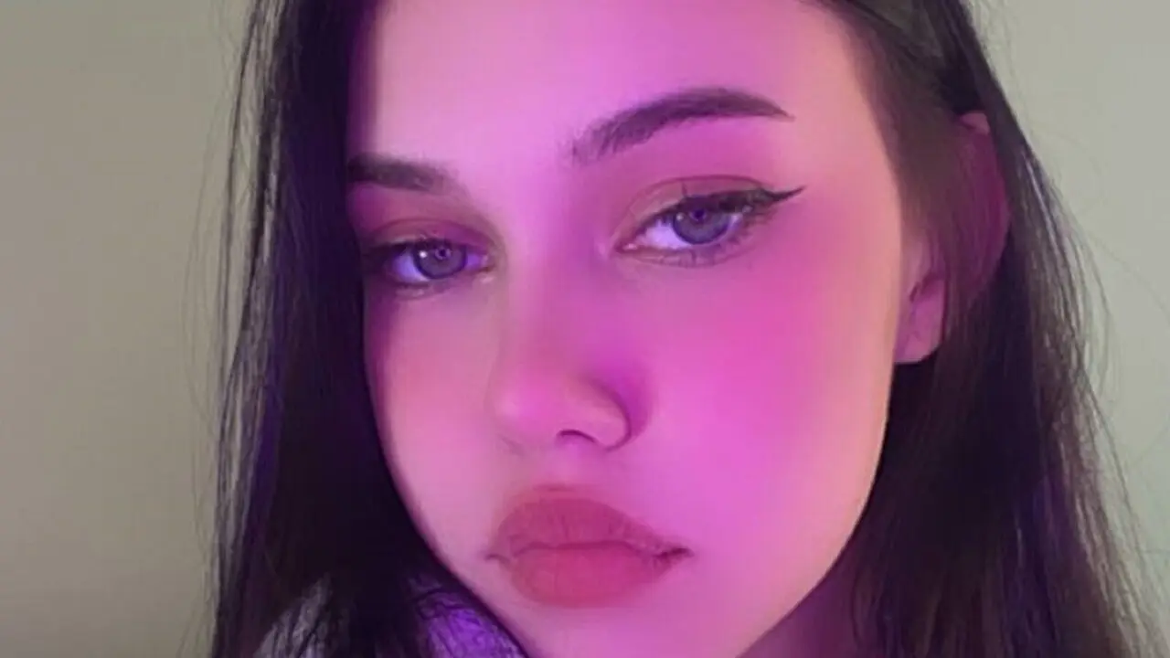 Start Anal Finger LolaWine