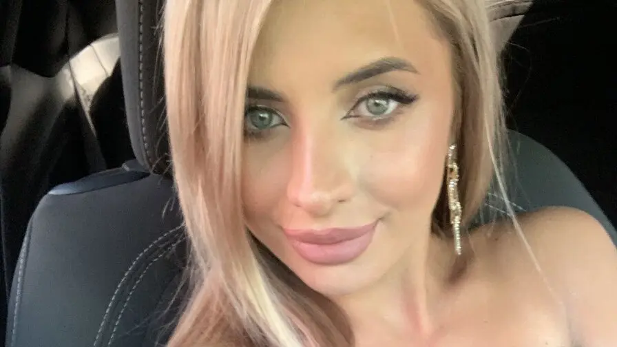 Start Anal Finger MilissaOn